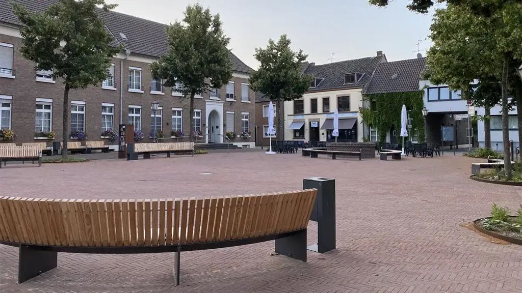 Der Marktplatz in Grieth am Rhein.
